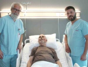 ‘Gizli kanser’ olarak tanımlanan dev aort anevrizması kapalı yöntemle tedavi edildi