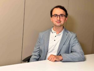 Ekran bağımlılığına ‘sade telefon’ önerisi