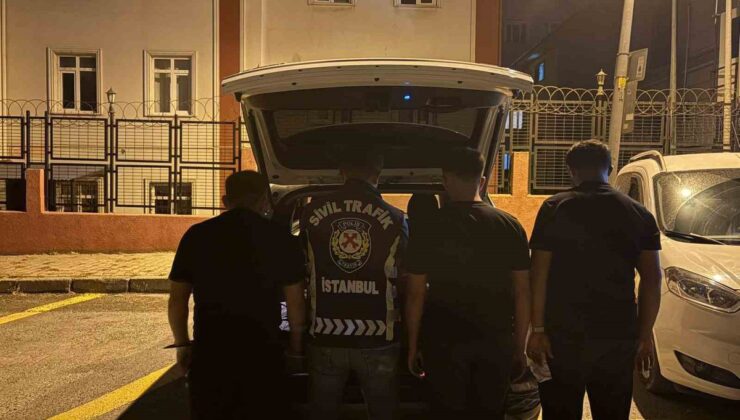 Esenyurt’ta trafikte başka bir sürücüye saldıran şahıs kamerada