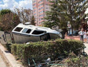 Eskişehir’de Hafif Ticari Araç Takla Attı: 1 Yaralı