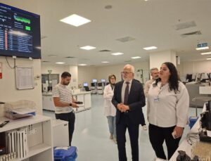 Eskişehir’de Sağlık Müdürü Laboratuvarları İnceledi