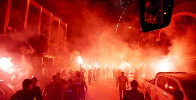 Fenerbahçe kafilesi, Ankara’da coşkuyla karşılandı