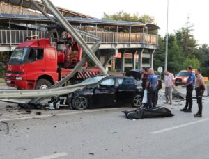 Isparta’da Feci Kaza: Otomobil İkiye Bölündü, Sürücü Hayatını Kaybetti