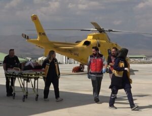 Karayazı’da Traktör Devrildi: 19 Yaşındaki Genç Ambulans Helikopterle Hastaneye Sevk Edildi