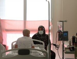 Lösemiyle Savaşan Oğluna 9 Ay Hastanede Anne Şefkati