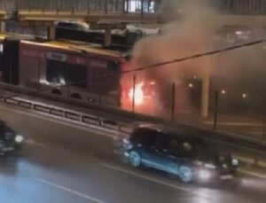 Metrobüste Yangın Panik Yarattı: Yolcular Tahliye Edildi