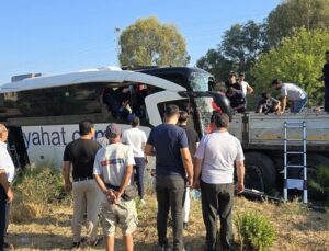 Milas’ta tur otobüsü tıra çarptı: 2 ölü, 8 yaralı