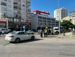 Pursaklar’da Minibüs-Otomobil Çarpıştı: 3 Yaralı