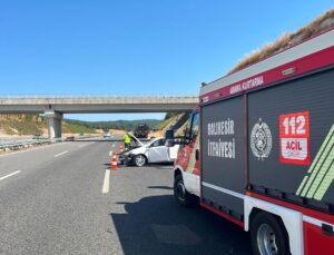 Savaştepe’de Otomobil Tıra Çarptı: 2 Yaralı