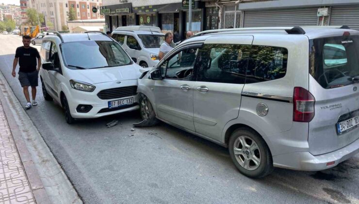 Siirt’te İki Hafif Ticari Araç Kafa Kafaya Çarpıştı: 1 Yaralı