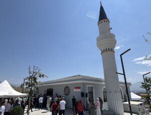 Tanoğlu’ndan babası anısına cami