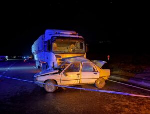 Taşköprü’de TIR ile Otomobil Çarpıştı: 2 Kişi Hayatını Kaybetti