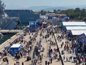 TEKNOFEST Mavi Vatan’da Yoğun İlgi: Ziyaretçiler TCG Anadolu İçin Sıraya Girdi