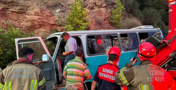 Tire’de tarım işçisi minibüsü kazası: 1 ölü, 8 yaralı