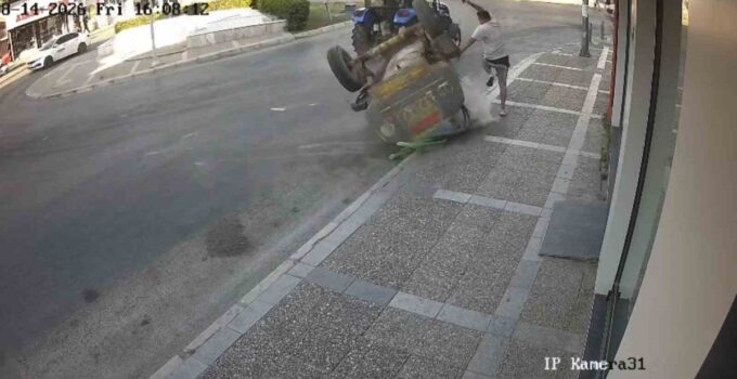 Traktörden kopan tanker yayaya çarpmadan devrildi