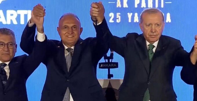 Üç milletvekili AK Parti’ye katıldı