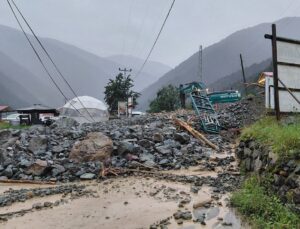 Uzungöl’de Sağanak ve Heyelan: Turistik Yol Kapandı