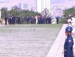YAŞ üyeleri Anıtkabir’i ziyaret etti