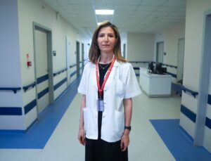 Yaz aylarında açıkta bekleyen gıdalar bağırsak enfeksiyonu riskini artırıyor
