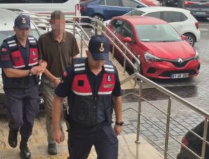 17 yaşındaki kızlarını yatağa zincirledikleri iddia edilen çift gözaltına alındı