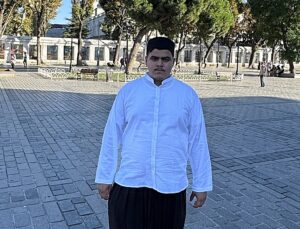 18 yaşındaki imam hatipli gencin İstanbul’dan otostopla umre yolculuğu