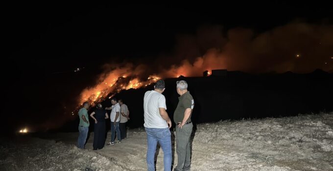 Adana’da çöp yangını ekiplerin müdahalesiyle söndürüldü