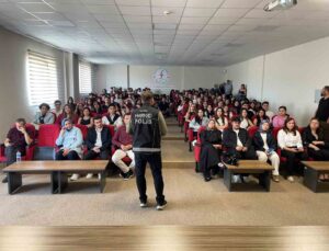 Afyonkarahisar’da AKÜ’de Narko Gençlik eğitimine 220 öğrenci katıldı
