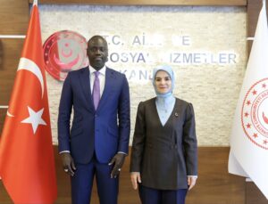 Aile Bakanı Göktaş, Senegal Bütçeden Sorumlu Bakanı Sarr’ı bakanlıkta kabul etti