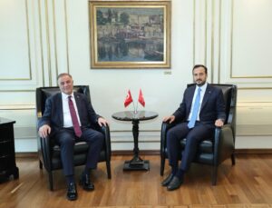 AK Parti İstanbul İl Başkanı Abdullah Özdemir, İBB Başkanvekili Nuri Aslan’a taziye ziyaretinde bulundu