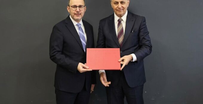AK Parti Milletvekili Mehmet Kasapoğlu, Cemil Tugay kulisleri için İzmir mesajı verdi