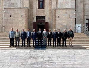 AK Parti milletvekilleri Sultanhanı Kaymakamı Tarık Yerlikaya’yı ziyaret etti