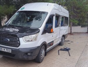 Amasya’da öğrenci servisi minibüsü halk otobüsüyle çarpıştı, 4 kişi yaralandı.