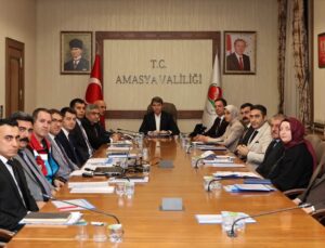 Amasya’da Vali Önder Bakan başkanlığında sosyal yardım toplantısı yapıldı