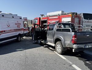 Ardahan’da pikap ve otomobilin çarpıştığı kazada 3 kişi yaralandı