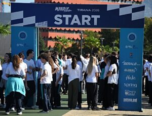 Arnavutluk’ta TMV okullarından öğrenciler, Tiran’da ‘Run to school’ maratonunda koştu