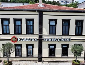ASIRLIK MEKTEPLER – “Gazi okul” Kabataş Erkek Lisesi 118 yıllık eğitim mirasını geleceğe taşıyor