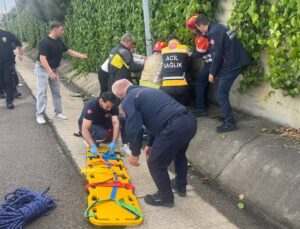 Ataşehir’de motosiklet aydınlatma direğine çarptı, sürücü ağır yaralandı