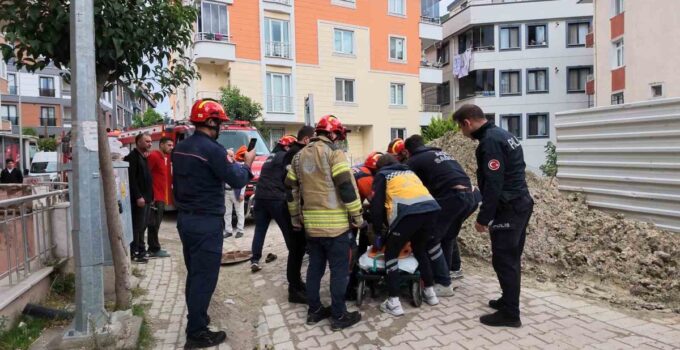 Avcılar’da yaşlı kadın yürürken rögar kapağı açıldı! 4 metrelik çukura düştü