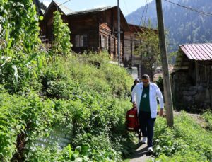 Ayder Yaylası’nda yaşayan 109 yaşındaki Sabriye Gündoğdu’ya evde bakım yapıldı