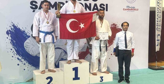 Aydın Şehir Hastanesi’nde yoğun bakım hemşiresi Akküç, Nanbudo dünya şampiyonu oldu