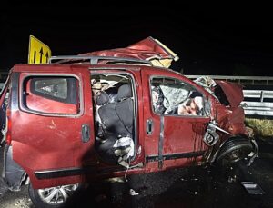 Aydın’da TIR ile hafif ticari araç çarpıştı: 3 ölü