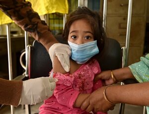 Bangladeş kızamık-kızamıkçıkla mücadele kapsamında yaklaşık 20 milyon çocuğu aşıladı