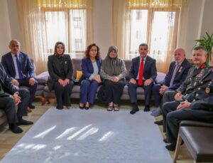Bayburt Valisi Eldivan, 19 Eylül’de Kıbrıs gazilerini evlerinde ziyaret etti