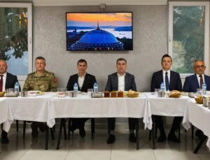 Bayburt’ta veda yemeğinde Erkol Çorum’a, Danacı Zonguldak’a uğurlandı