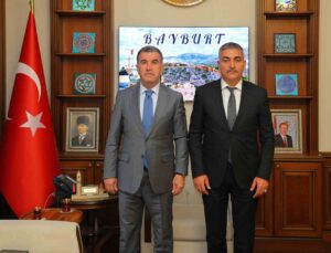 Bayburt’un yeni İl Emniyet Müdürü Karaduman, Vali Eldivan’ı makamında ziyaret etti