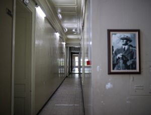 Beşiktaş Anadolu Lisesi, Çırağan Sarayı uzantısı 155 yıllık yapıda eğitim sürdürüyor