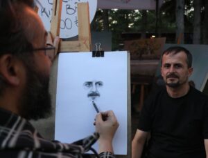 Bob Ross’tan İlham Alan Ressam Mahmut Elmalı, Portre Sanatıyla Kayseri’de Fark Yaratıyor