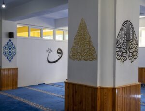 Bolu’da kadınlar 10 yılda 25 cami ve mescidin duvarlarını hat sanatıyla süsledi