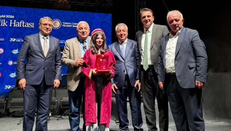 Bursa’yı temsilen katılan aşçı çırağı Melek Abraş, Kırşehir’de yılın çırağı seçildi