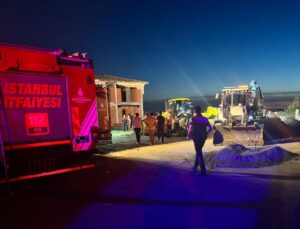 Büyükçekmece’de Alkent 2000’deki inşaatta toprak kayması, 2 işçi göçük altında kaldı